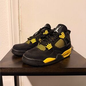 Air Jordan 4 Retro / Thunder